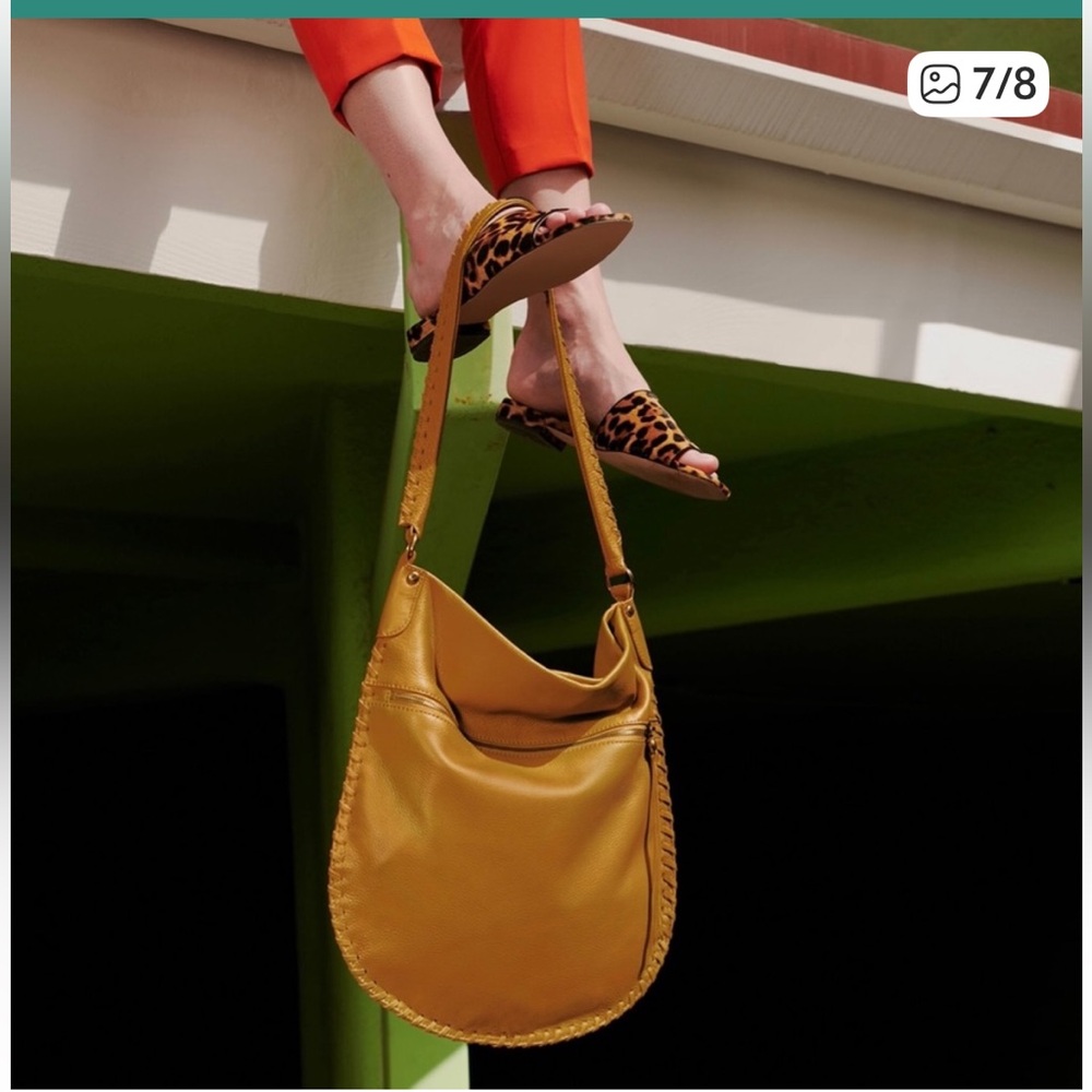 HOBO International Tide bag in butterscotch
